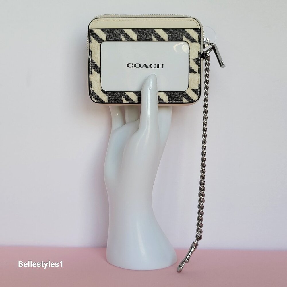COACH Mini ID Card Case In Houndstooth Print with Dog-leash Clip- Cream /Black🎈